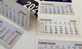 Calendar de perete triptic pliabil