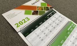 Calendar de perete triptic pliabil cu spiră, personalizat integral