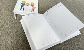 Agendă A5 datată zilnic cu interior personalizat alb-negru
